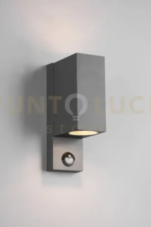 ROYA APPLIQUE DA ESTERNO FUSIONE ALLUMINIO SQUADRATA ANTRACITE A BI-EMISSIONE CON SENSORE DI MOVIMENTO IP44 H.22CM 2 LUCI ATTACCO GU10 Novità